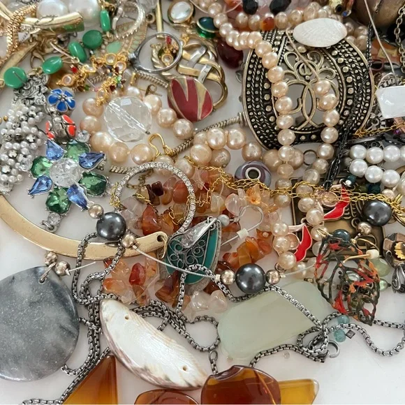 2lb. Craft Junk Broken Jewelry Lot - Picture 4 of 8